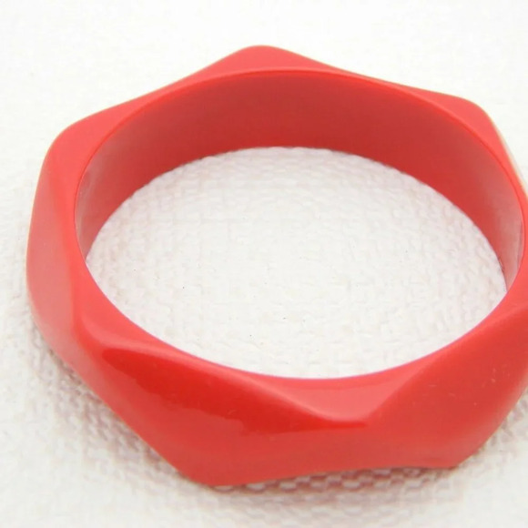 Lucite Acrylic Faceted Red Bangle Bracelet - Picture 2 of 4